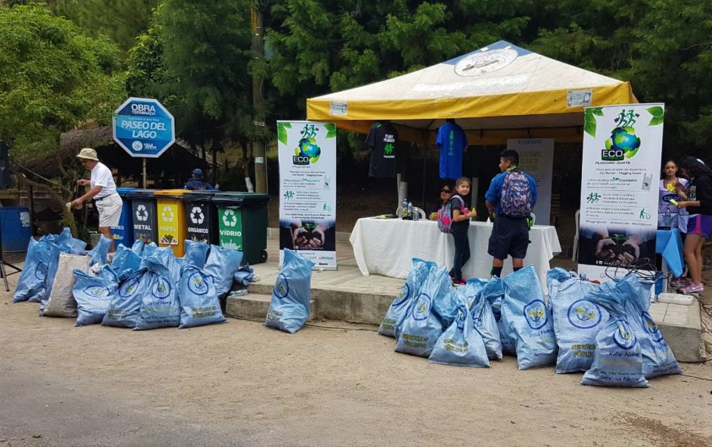 Recolectan 397 lbs de desechos en caminata deportiva 