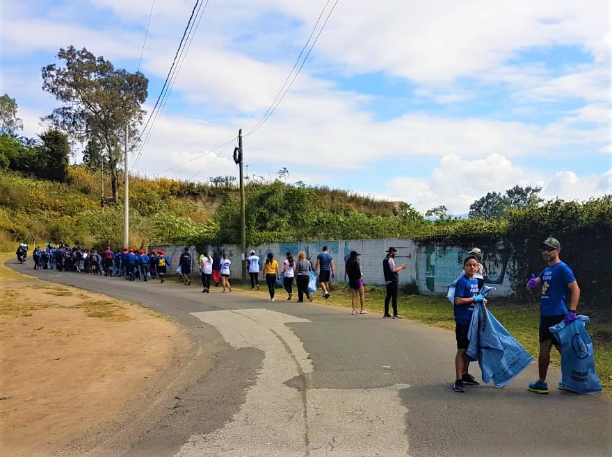 Recolectan 397 lbs de desechos en caminata deportiva 