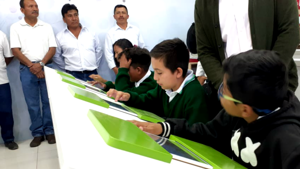 Educación y Tecnología en ciudad peronia