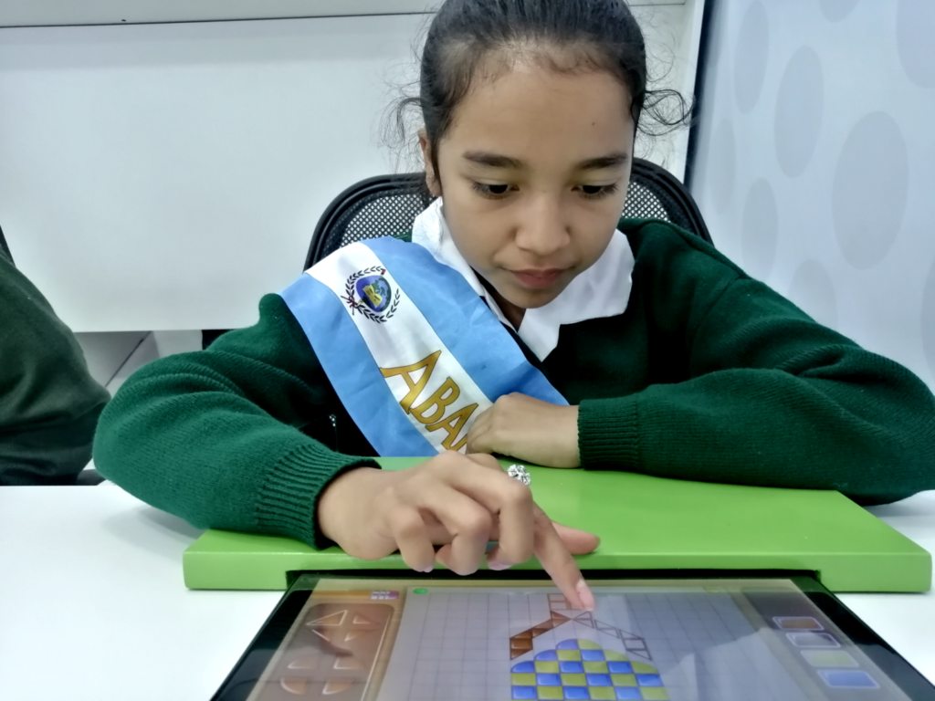 Educación y Tecnología en ciudad peronia