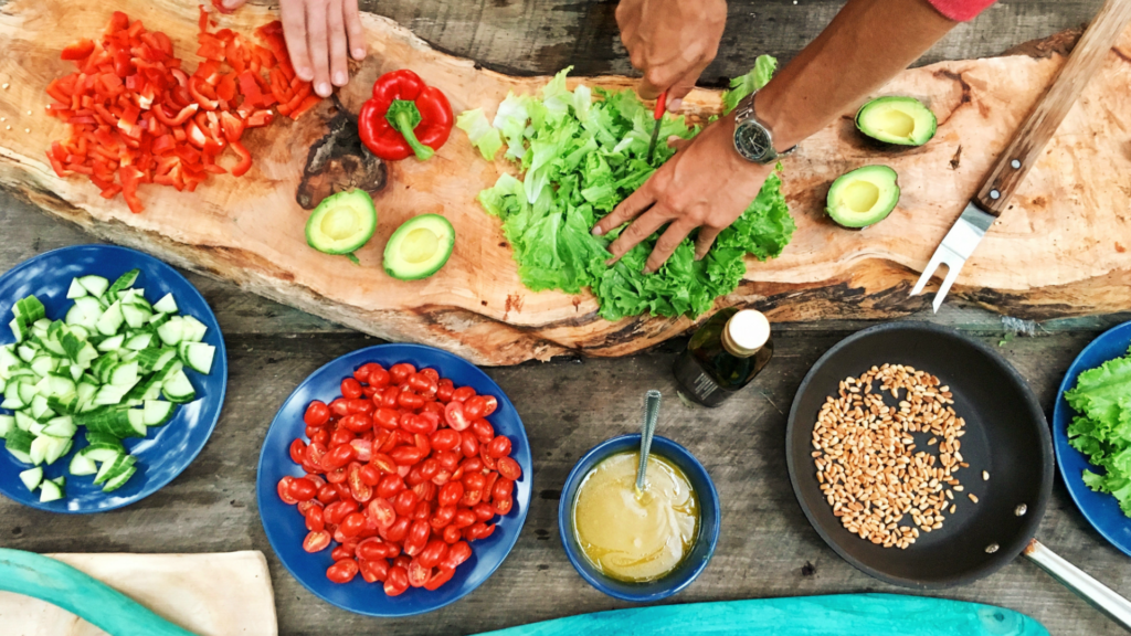 Disfruta de una ensalada en casa