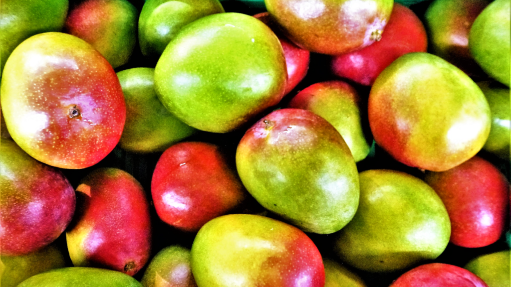 Agrégale el sabor tropical a tus días con estas frutas