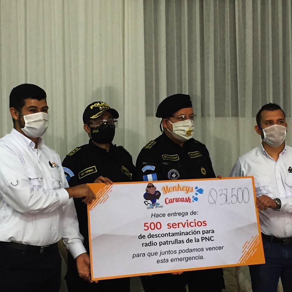 Autoatrullas son desinfectadas gratuitamente por Carwash
