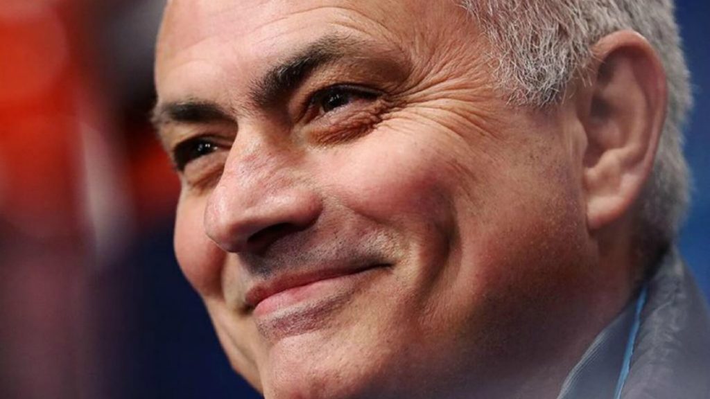 José Mourinho se une como voluntario para llevar comida