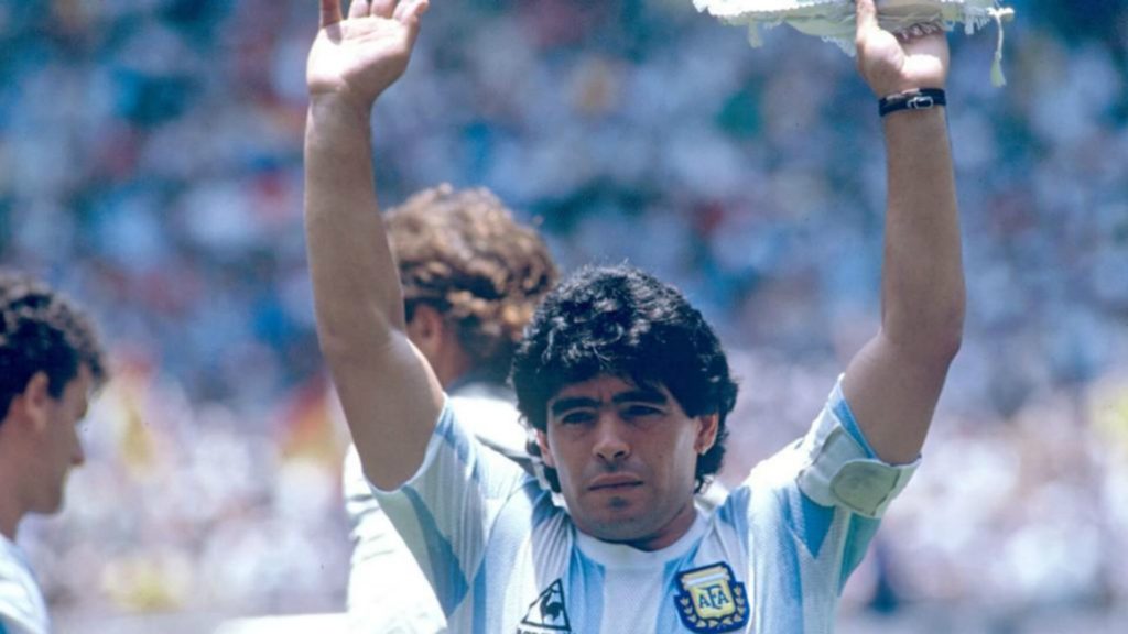 Maradona cree en una mano de Dios para el mundo