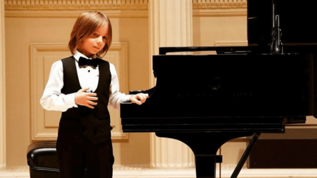 Pianista de 7 años crea un vals para estos momentos