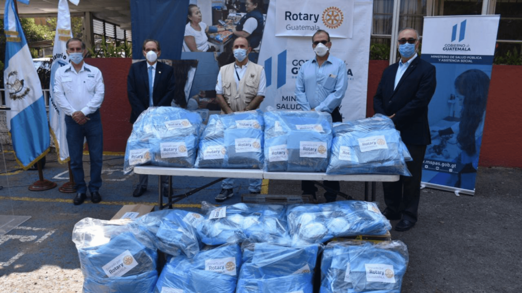 Club Rotario realiza donación a médicos