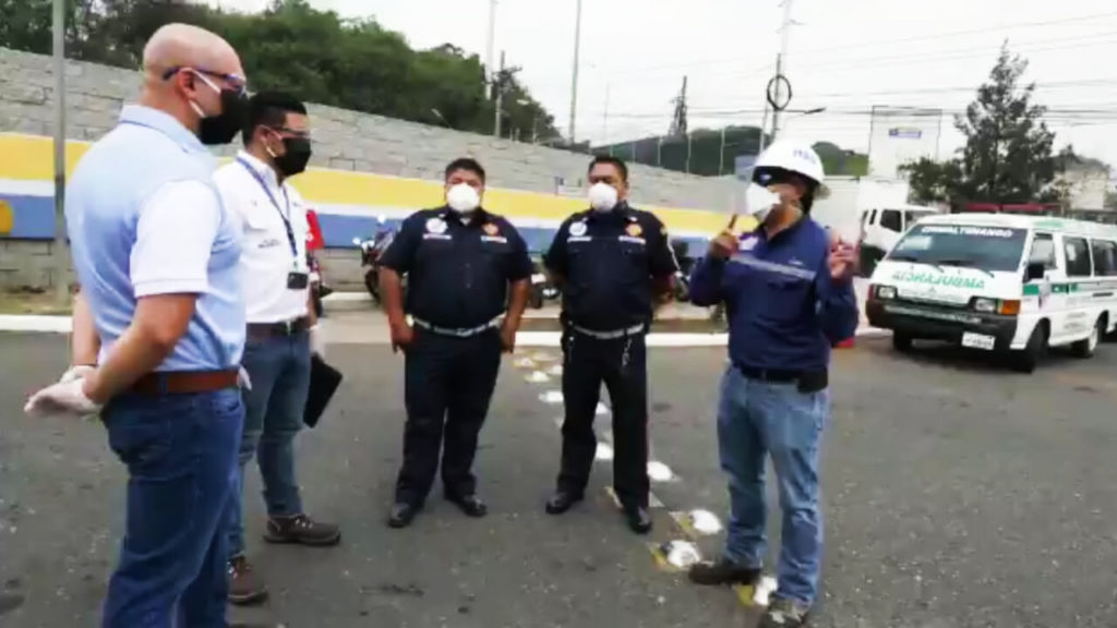 Industrias Licoreras lleva ayuda a Bomberos