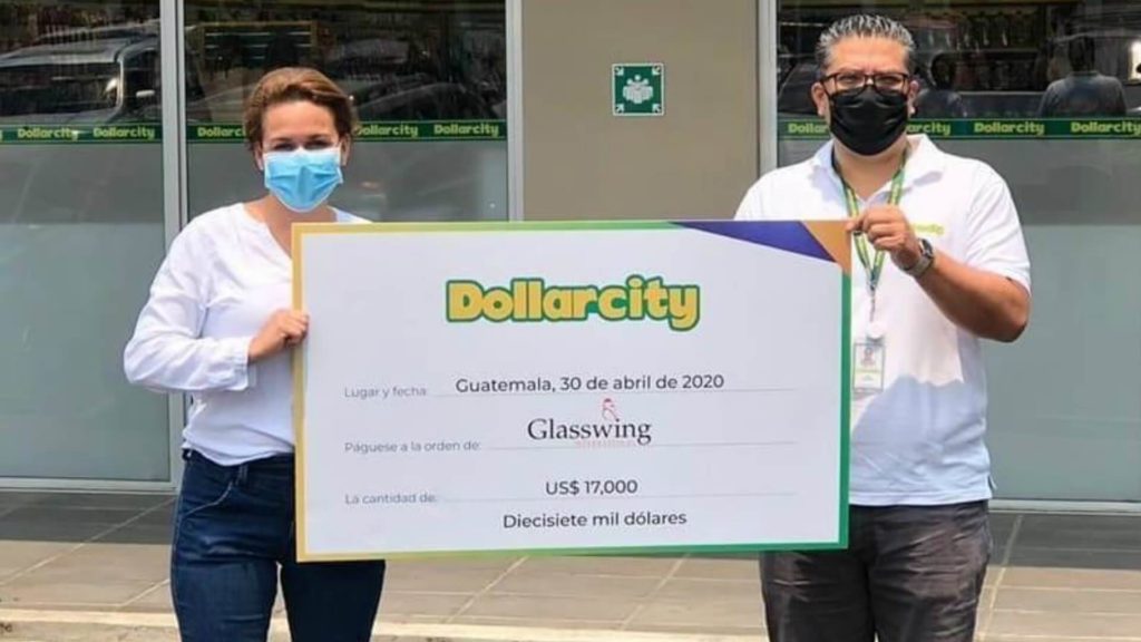 DollarCity entrega donación que se transformará en víveres