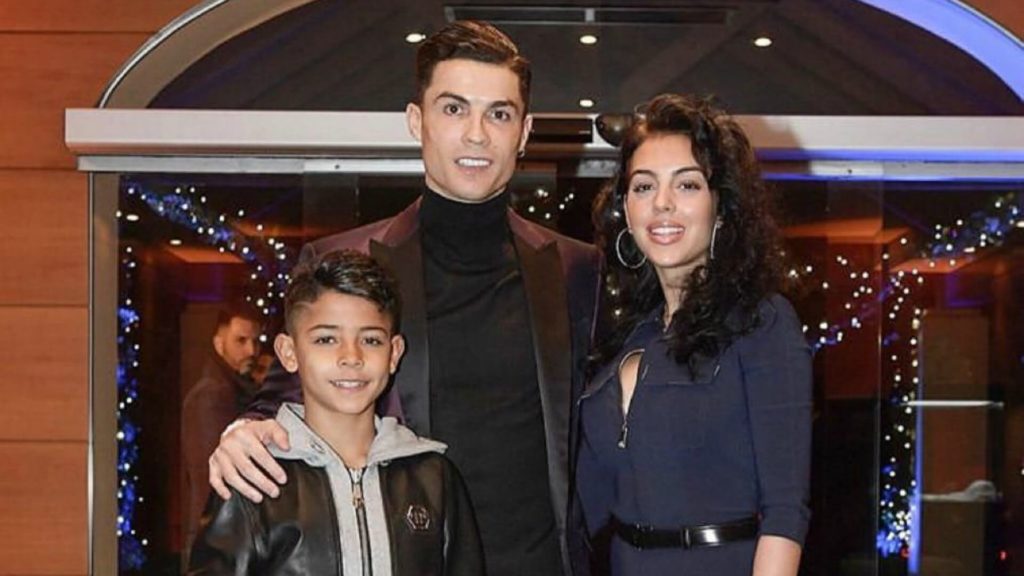 Playera firmada de Cristiano Ronaldo es subastada