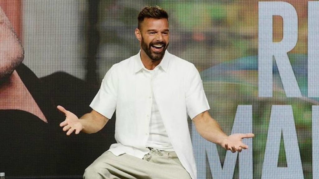 Ricky Martin lanza nuevo disco y continua llevando ayuda
