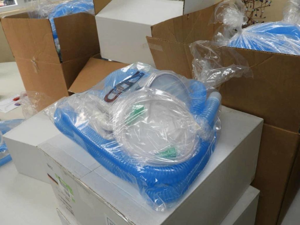 Universidad San Carlos entrega equipo médico a hospitales