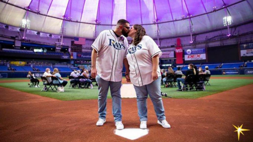 Tampa Bay Rays realiza la boda de aficionados