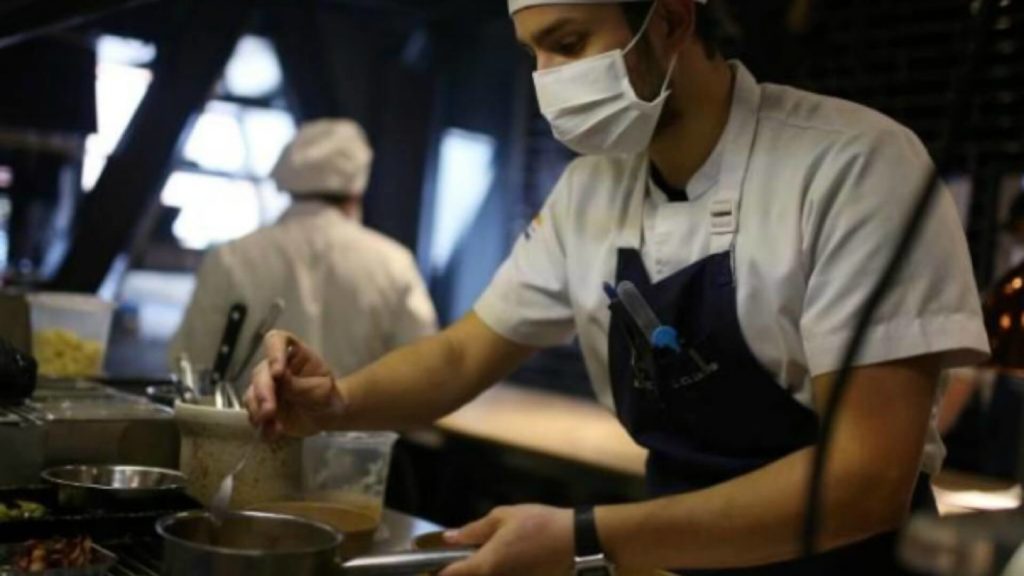 Restaurantes premiados llevan ayuda a los afectados