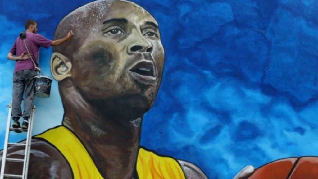 Honran a Kobe Bryant en Bosnia con mural gigante