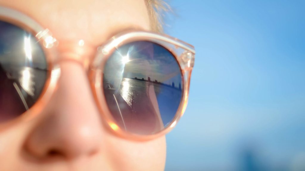 OMS recomienda el uso de gafas para cuidar los ojos