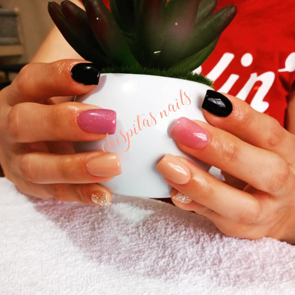 Embellece tus uñas con más de 150 colores