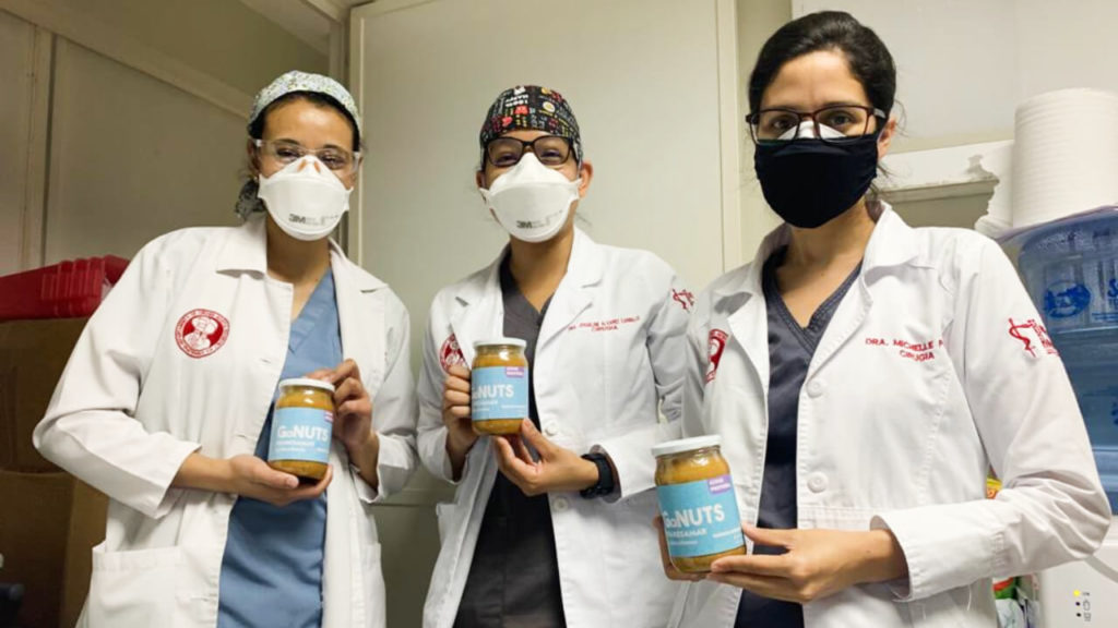 Echémonos la manita y ayudemos a los médicos