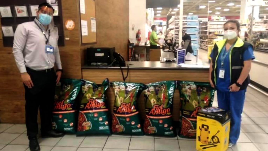 Cemaco entrega ayuda al albergue de mascotas de Mixco