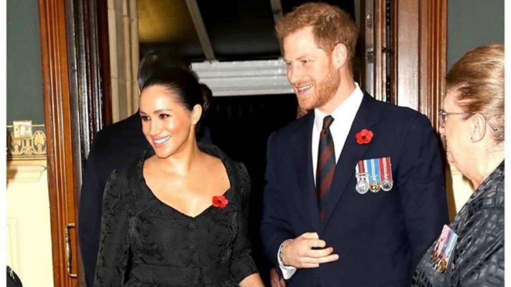 Meghan insta a mujeres jóvenes a enviar mensajes positivos