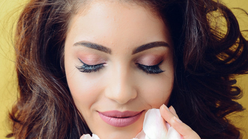 Acentuando la belleza femenina con Ana Makeup