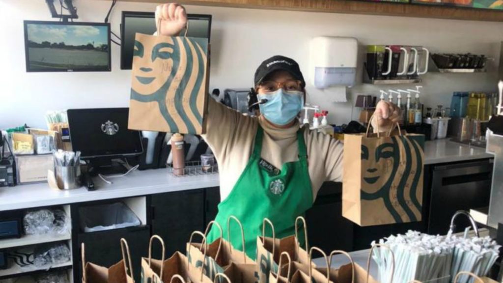 Starbucks y sus colaboradores envían mensajes positivos