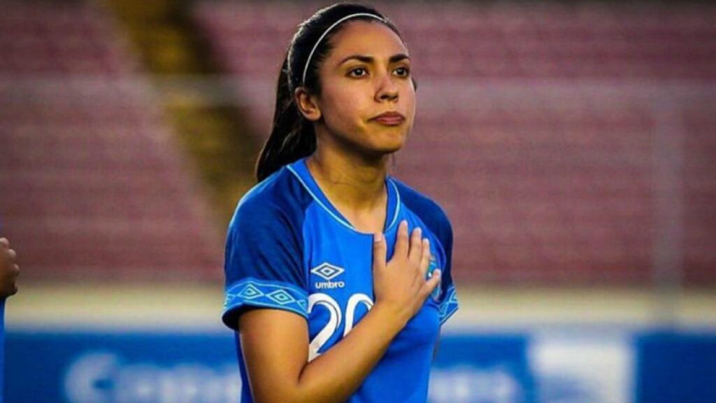 Ana Lucía Martínez brilla en Europa firmando con Napoli