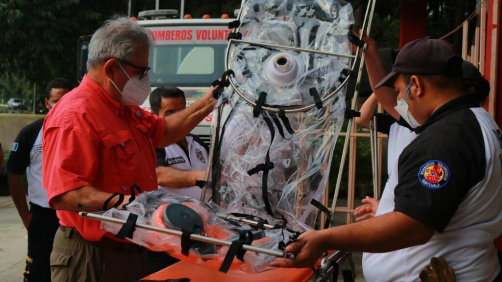 Capsulas CATING son donadas a Bomberos Voluntarios