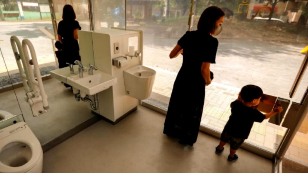Baños en Tokio buscan mejorar los espacios públicos