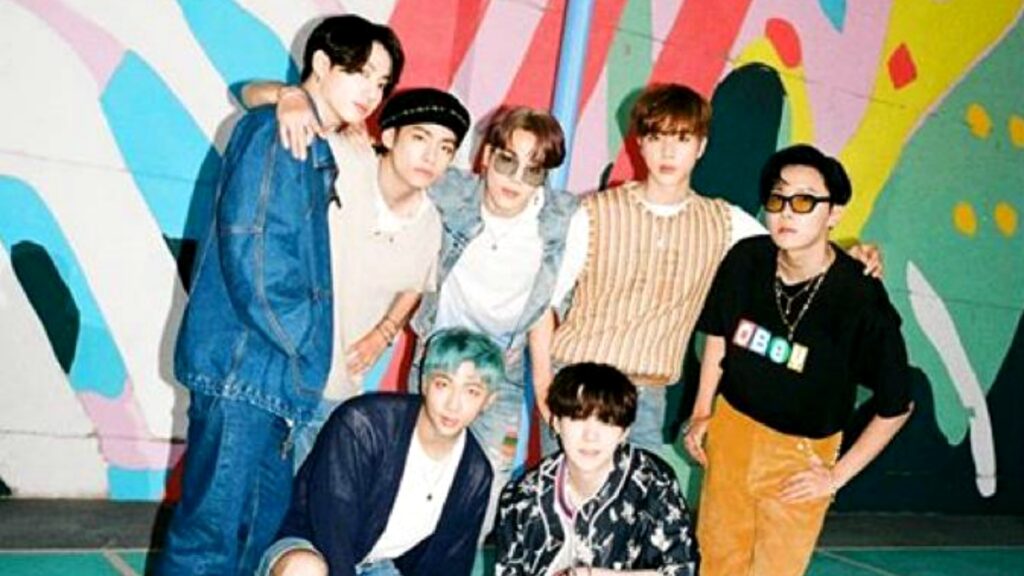 Banda BTS lanza "Dynamite" para animar a los fans