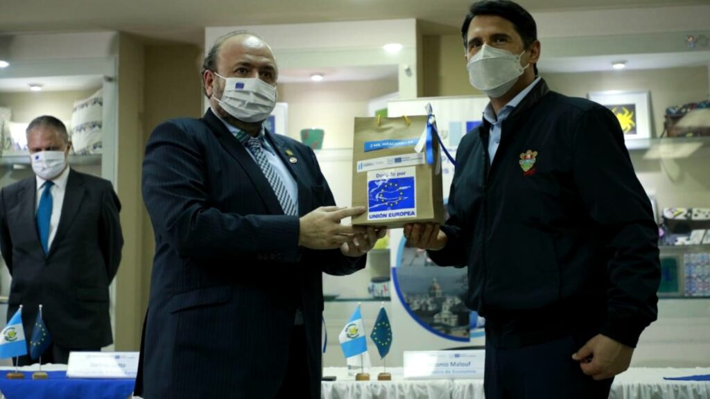 Unión Europea realiza donación para plazas y mercados