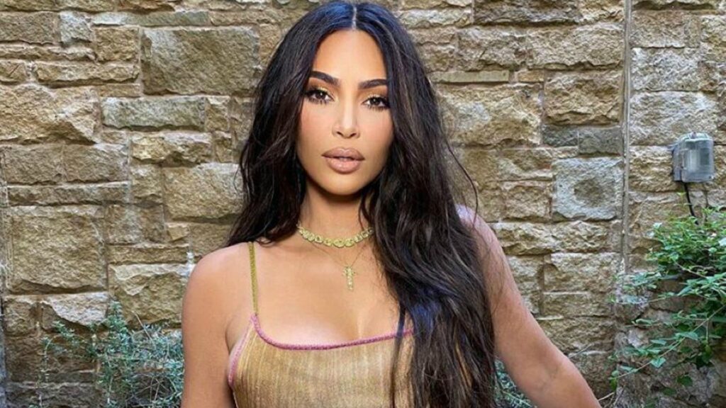 Kim Kardashian reconoce la labor de una maestra Mexicana