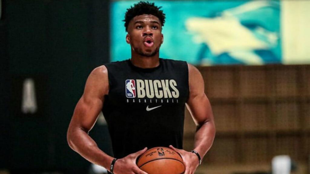 Antetokounmpo gana el MVP de la NBA por segundo año