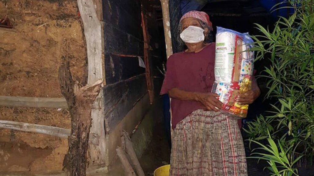 Erick Barrondo continúa llevando muestras de amor