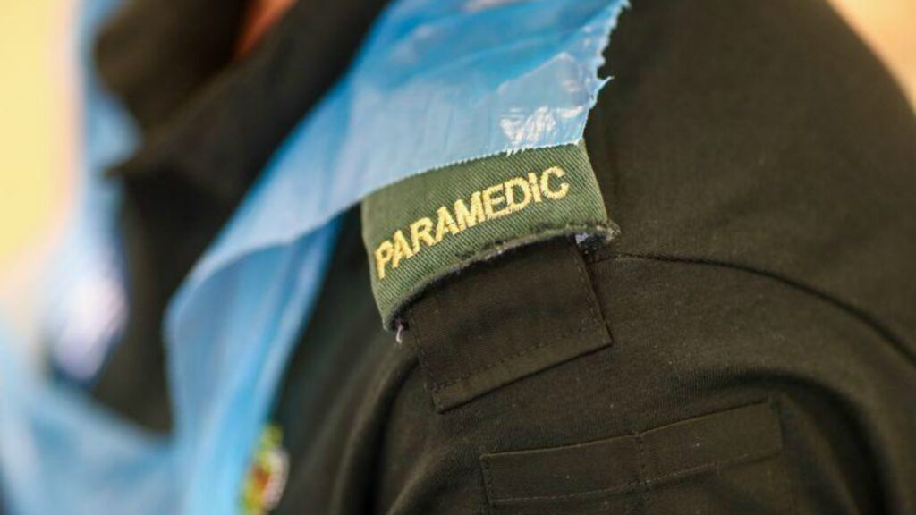 Paramédicos prueban equipo con propulsión jet