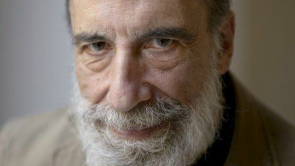 Poeta chileno gana el premio Reina Sofía de Poesía