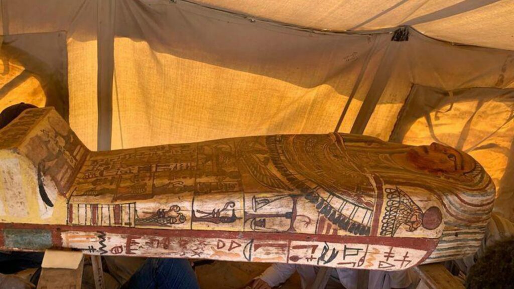 Descubren sarcófagos de más de 2.500 años de antigüedad