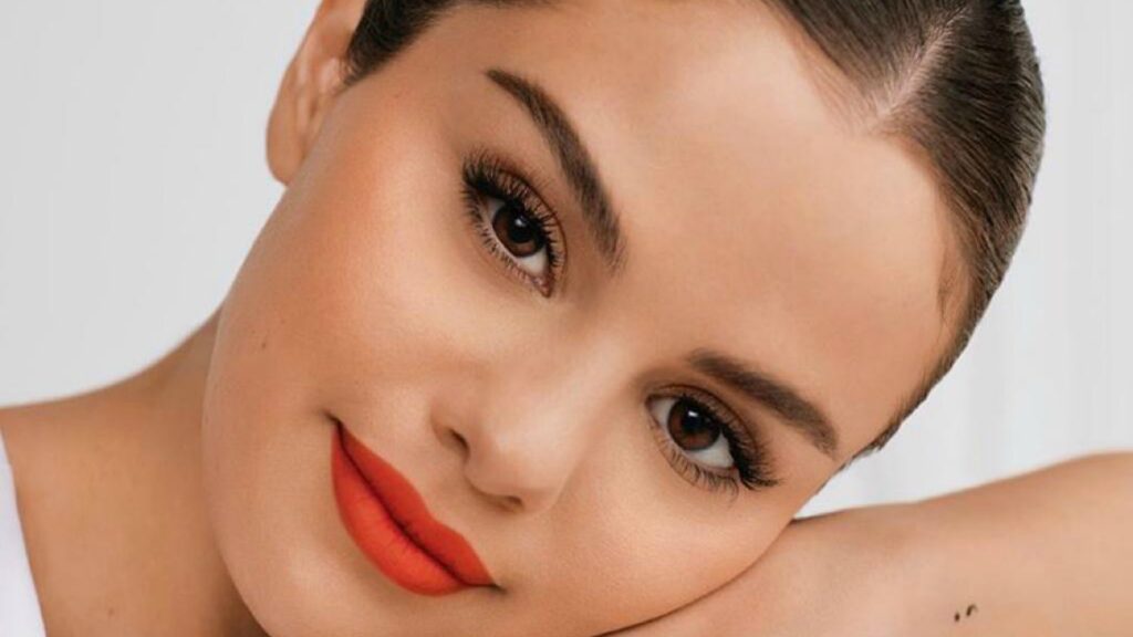 Selena Gomez es diseñadora por una buena causa