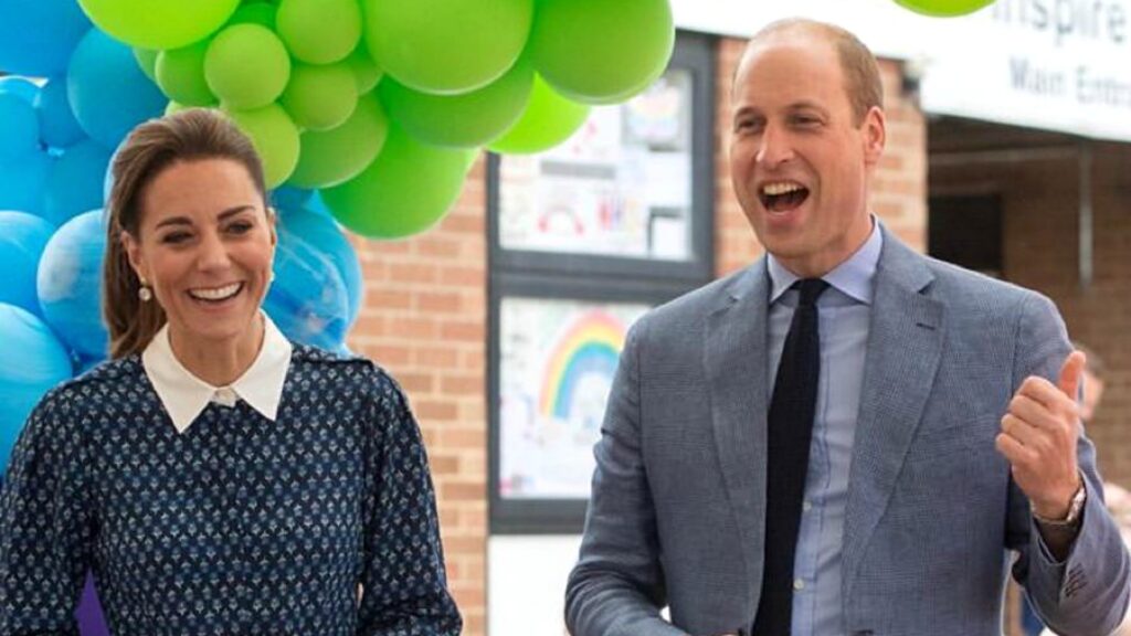 William y Kate protagonizan tierna videollamada