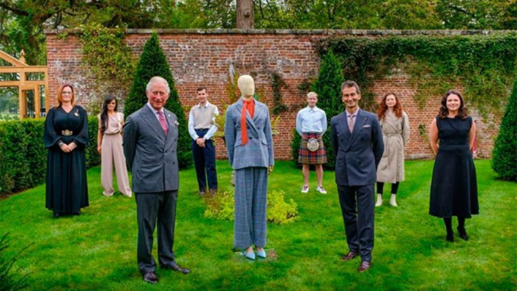 Príncipe Carlos entra en el mundo de la moda sustentable