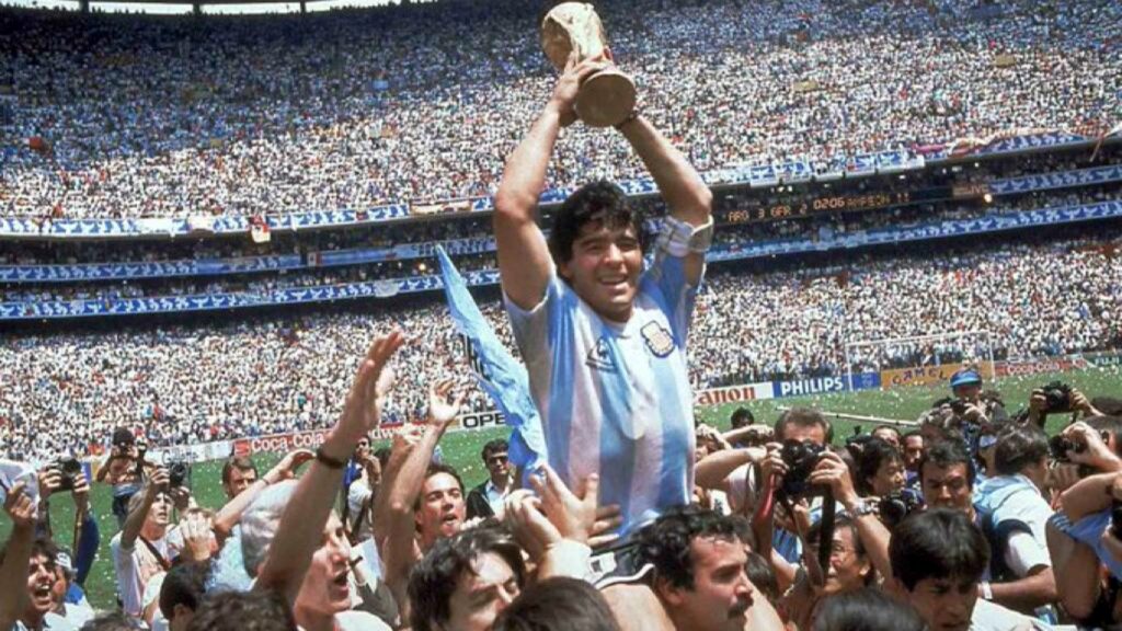 pasará a llamarse Copa Diego Armando Maradona. #DiegoEterno", rezaba el escueto comunicado de la Liga Profesional de Fútbol.