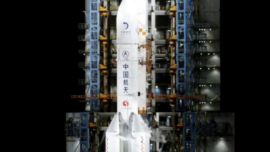 China completa misión para recoger muestras de la Luna