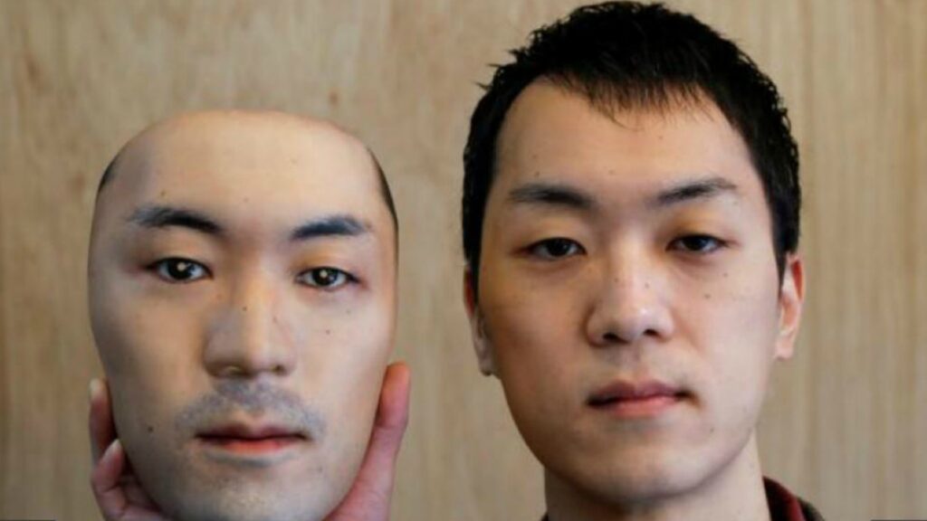 Japón pone a la venta mascarillas hiperrealistas