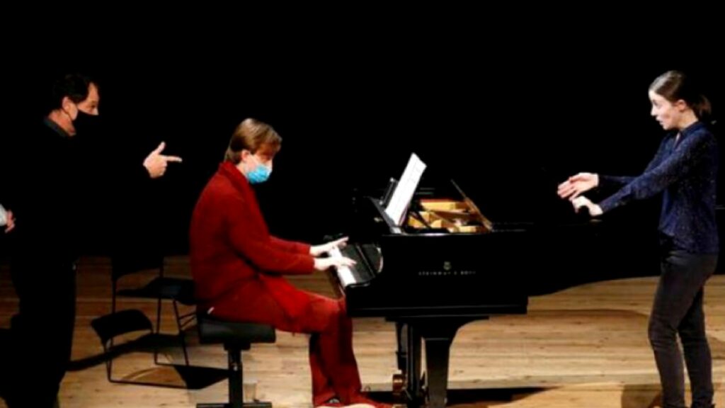 Cantantes de la Ópera de París pasan a formato digital