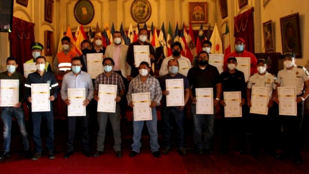 Autoridades municipales reconocen labor de PNC