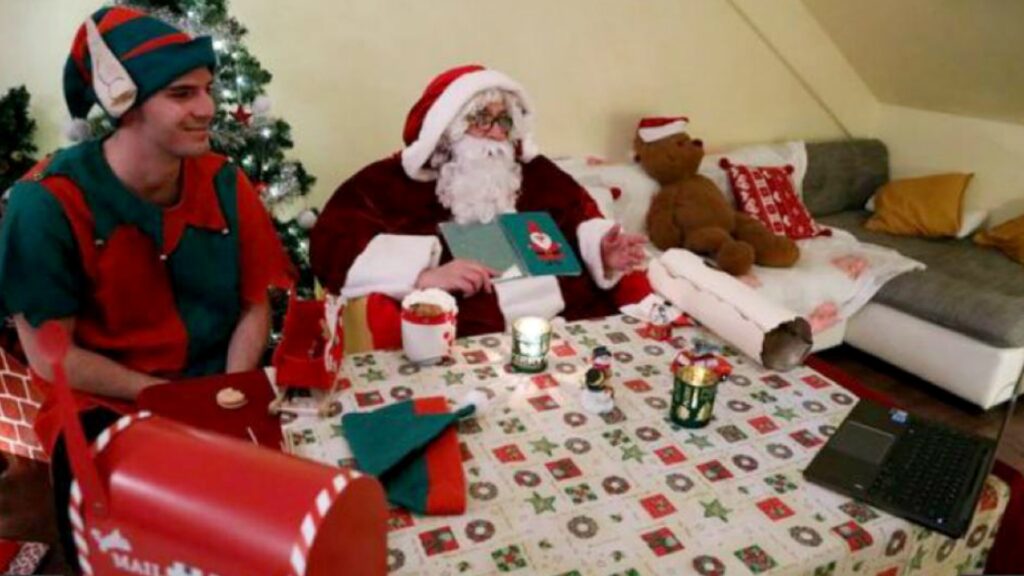 Papás Noel cambian la chimenea por internet