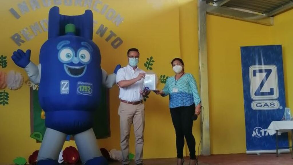 Zeta Aulas contribuye a la educación de los niños