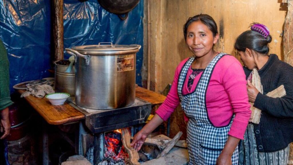 KOICA y el Club de Becarios de KOICA realizan donación ecológica