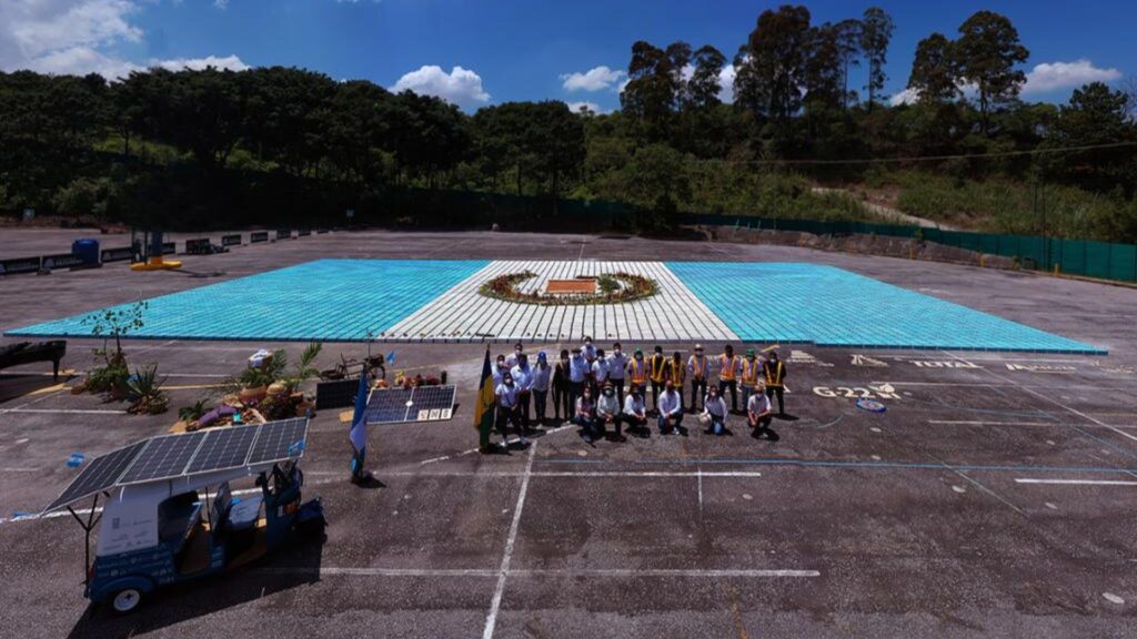 Tuk Tuk Solar y Bandera Gigante en conmemoración del Bicentenario