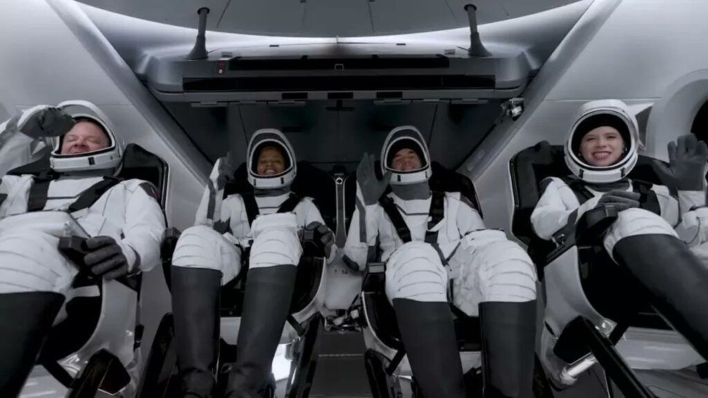 SpaceX, de Elon Musk, lanza con éxito al espacio la misión 'Inspiration4'